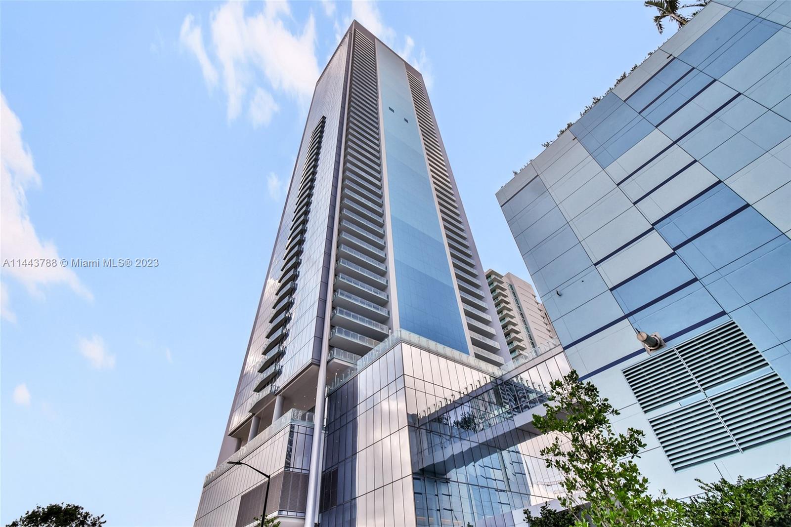 700 NE 26 TER # 2105