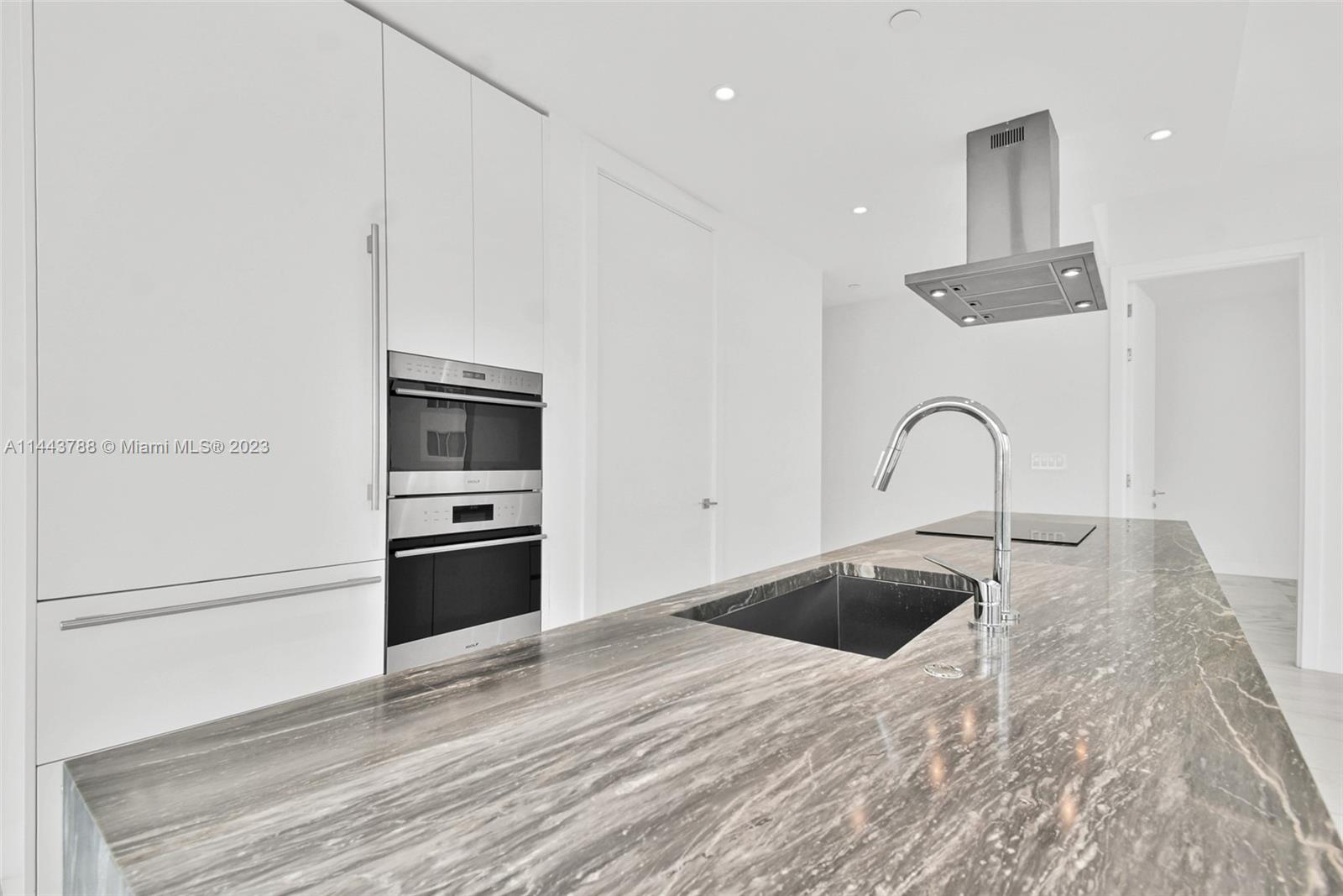 700 NE 26 TER # 2105