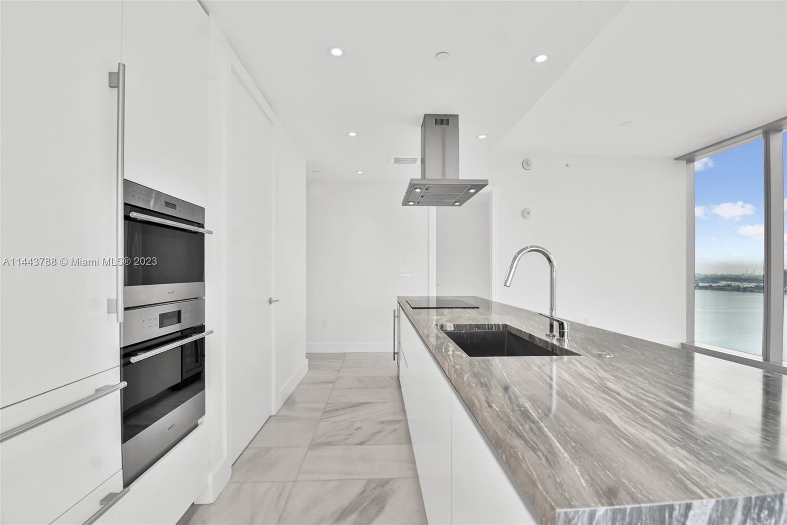 700 NE 26 TER # 2105