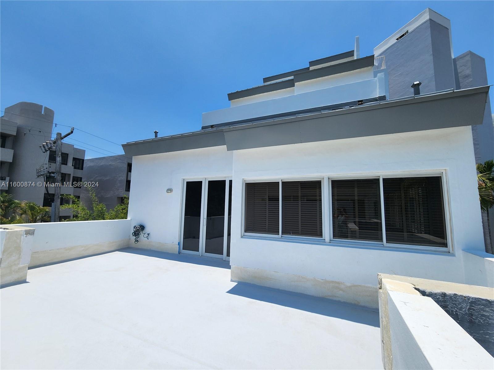 50 Ocean Lane Dr # 201