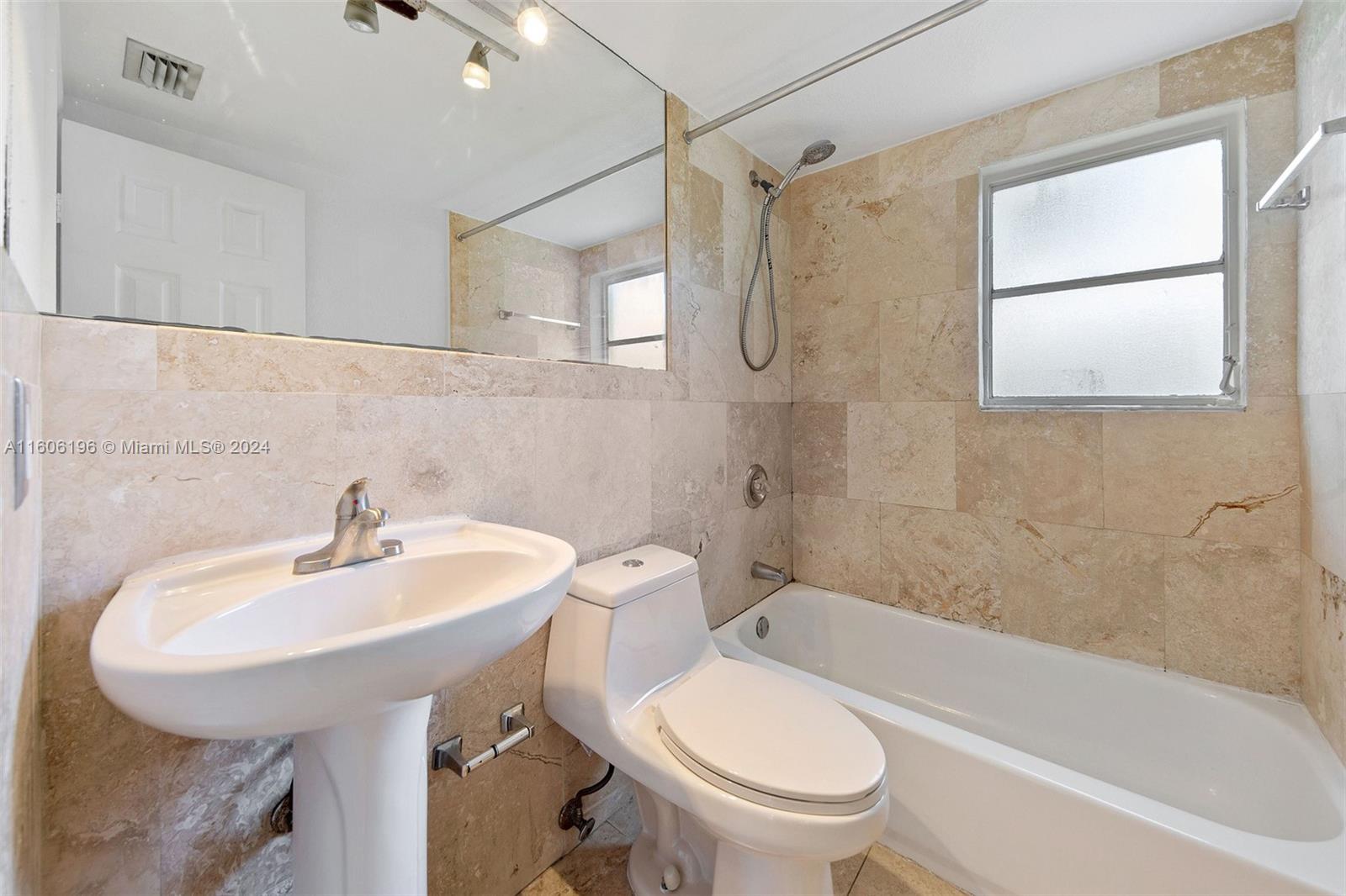 426 NE 77th St Rd # 2