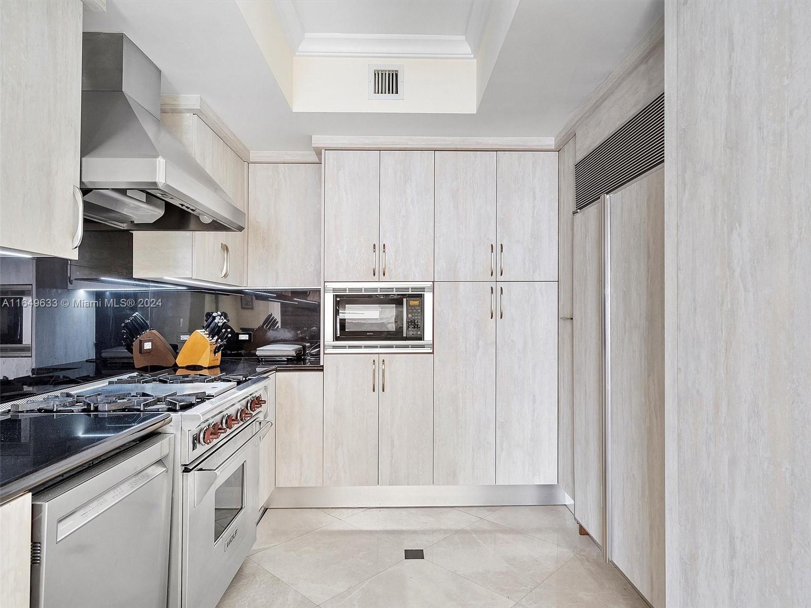 17875 Collins Ave # 3305