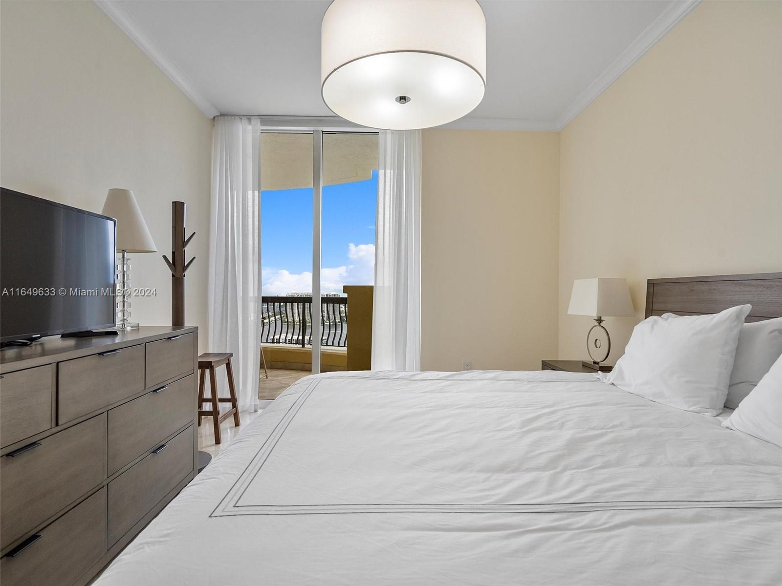 17875 Collins Ave # 3305