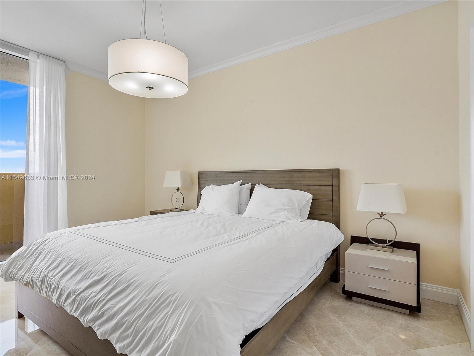 17875 Collins Ave # 3305