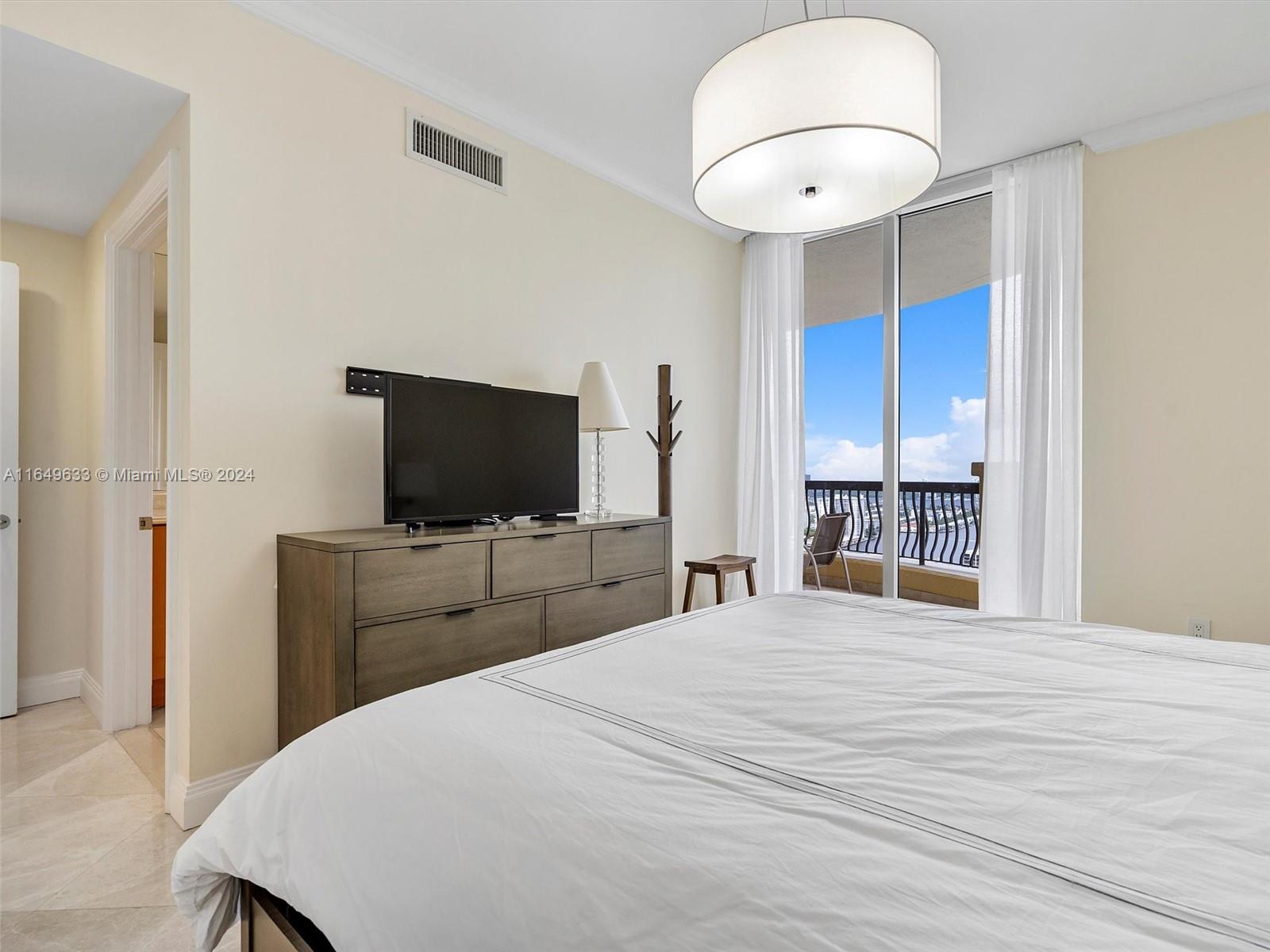 17875 Collins Ave # 3305