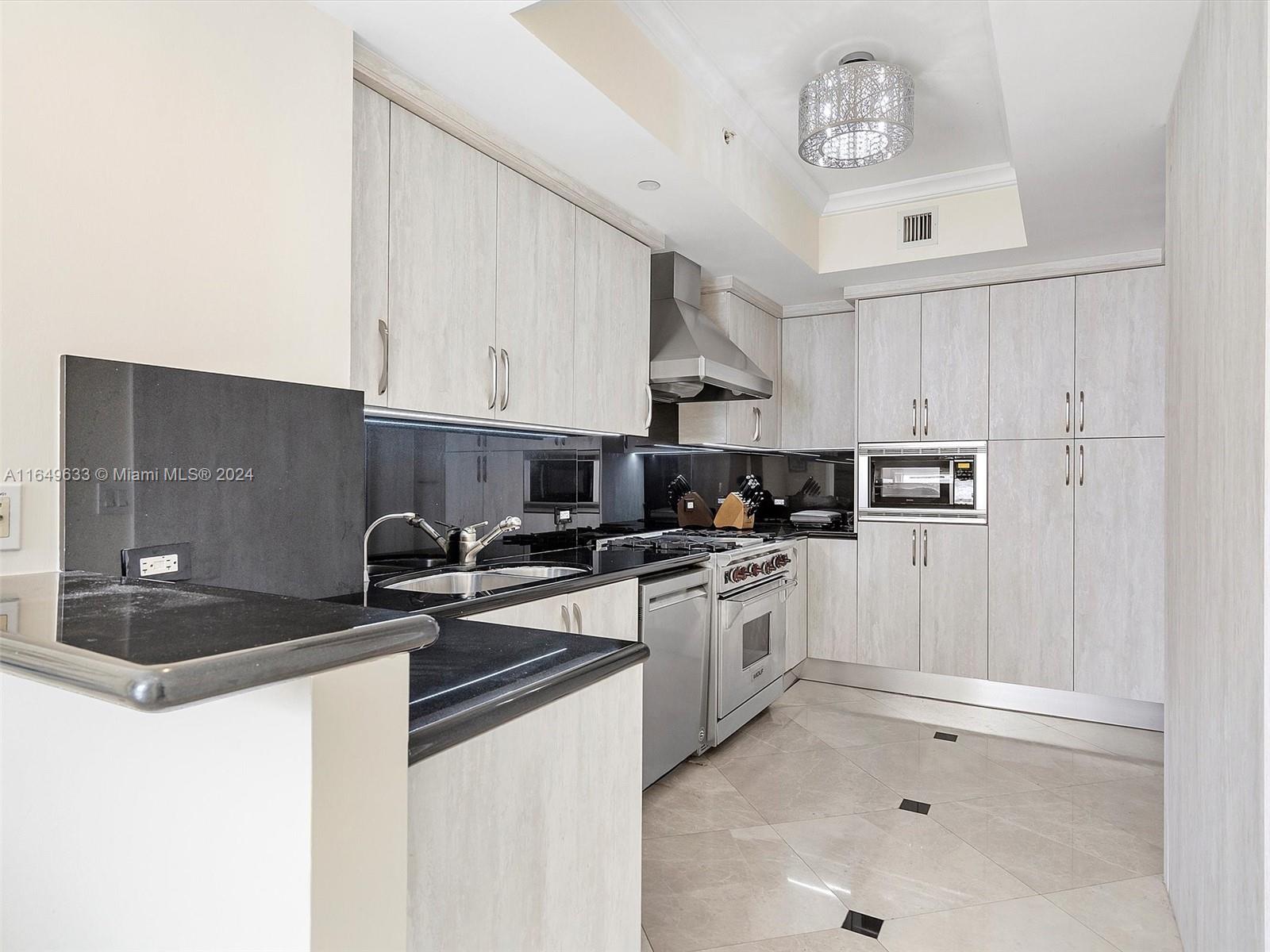 17875 Collins Ave # 3305