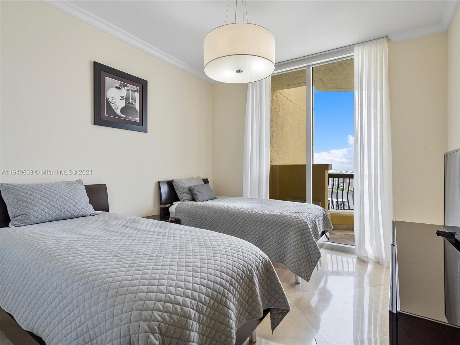 17875 Collins Ave # 3305