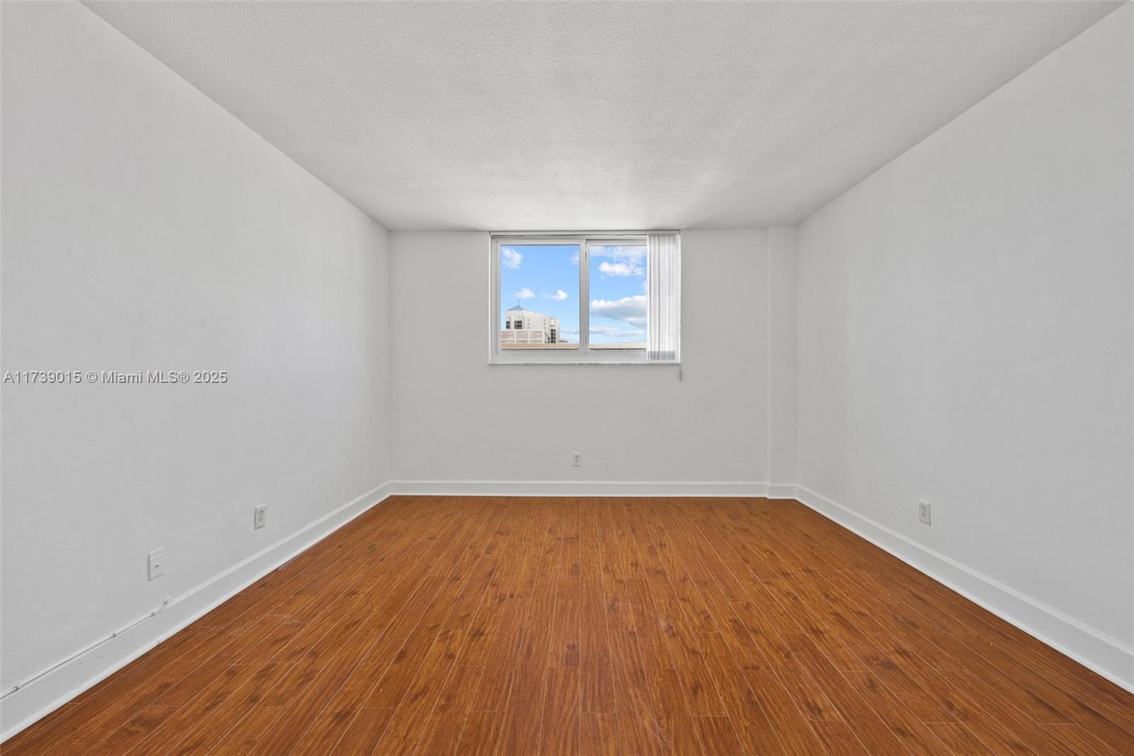 19380 Collins Ave # 1510