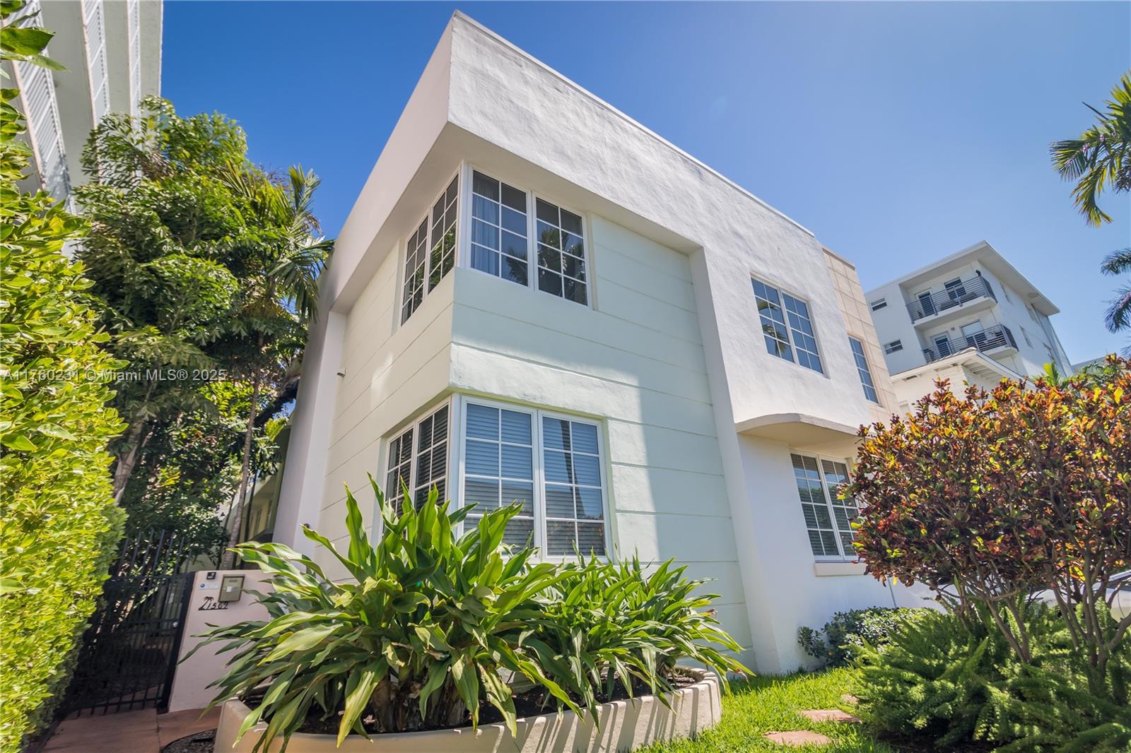 1569 Euclid Ave # 3