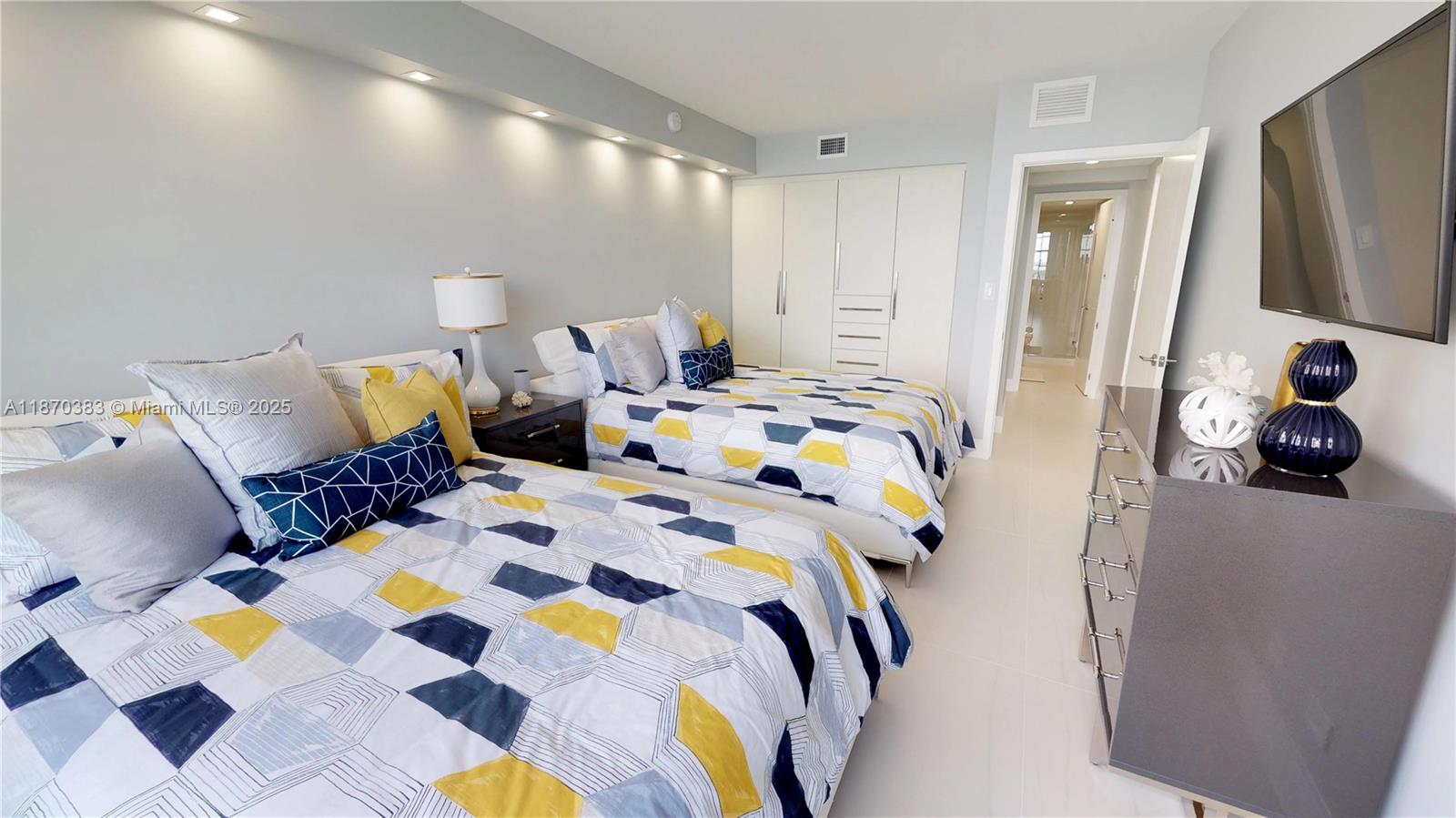 5601 Collins Ave # 1225