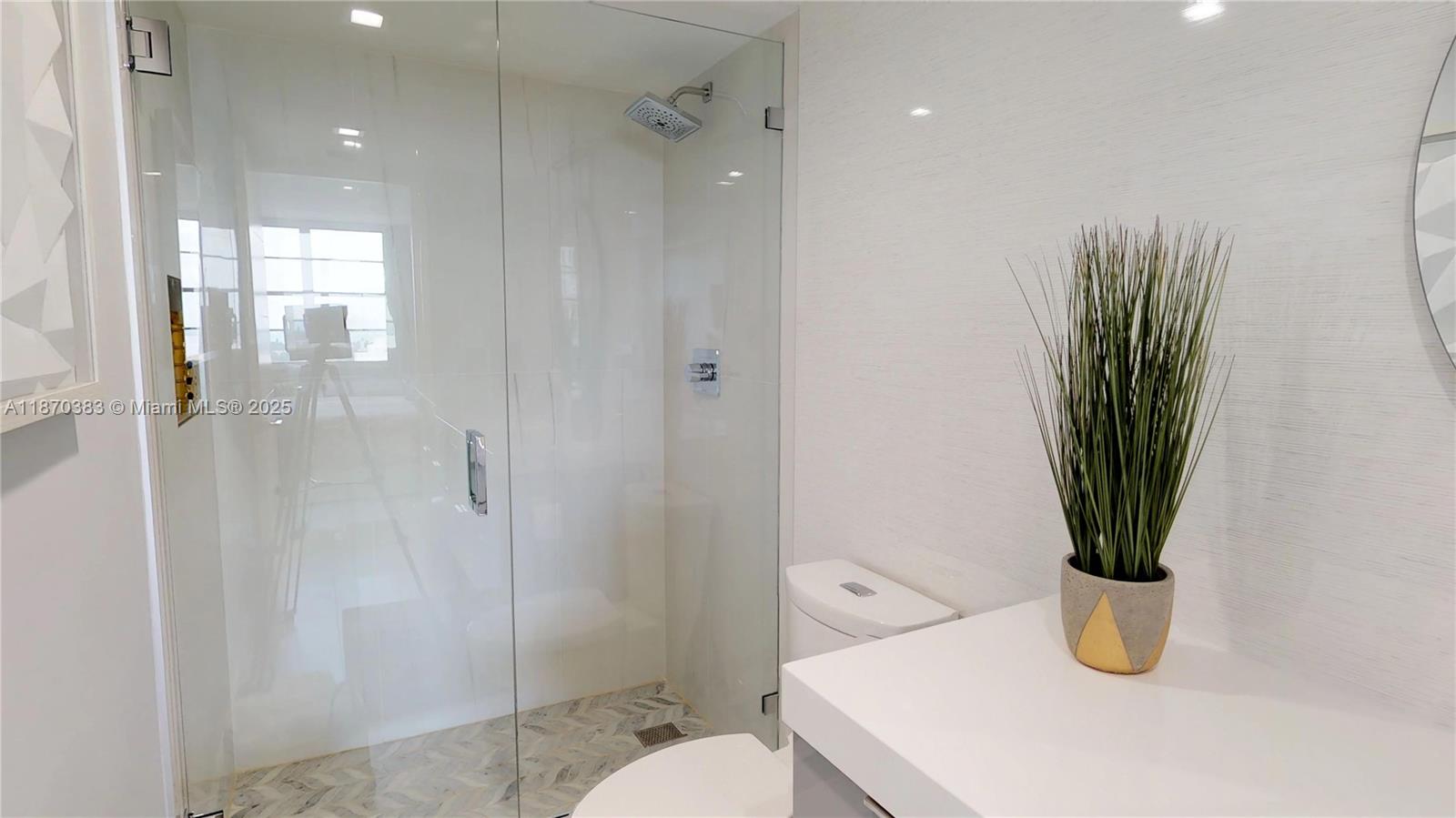 5601 Collins Ave # 1225