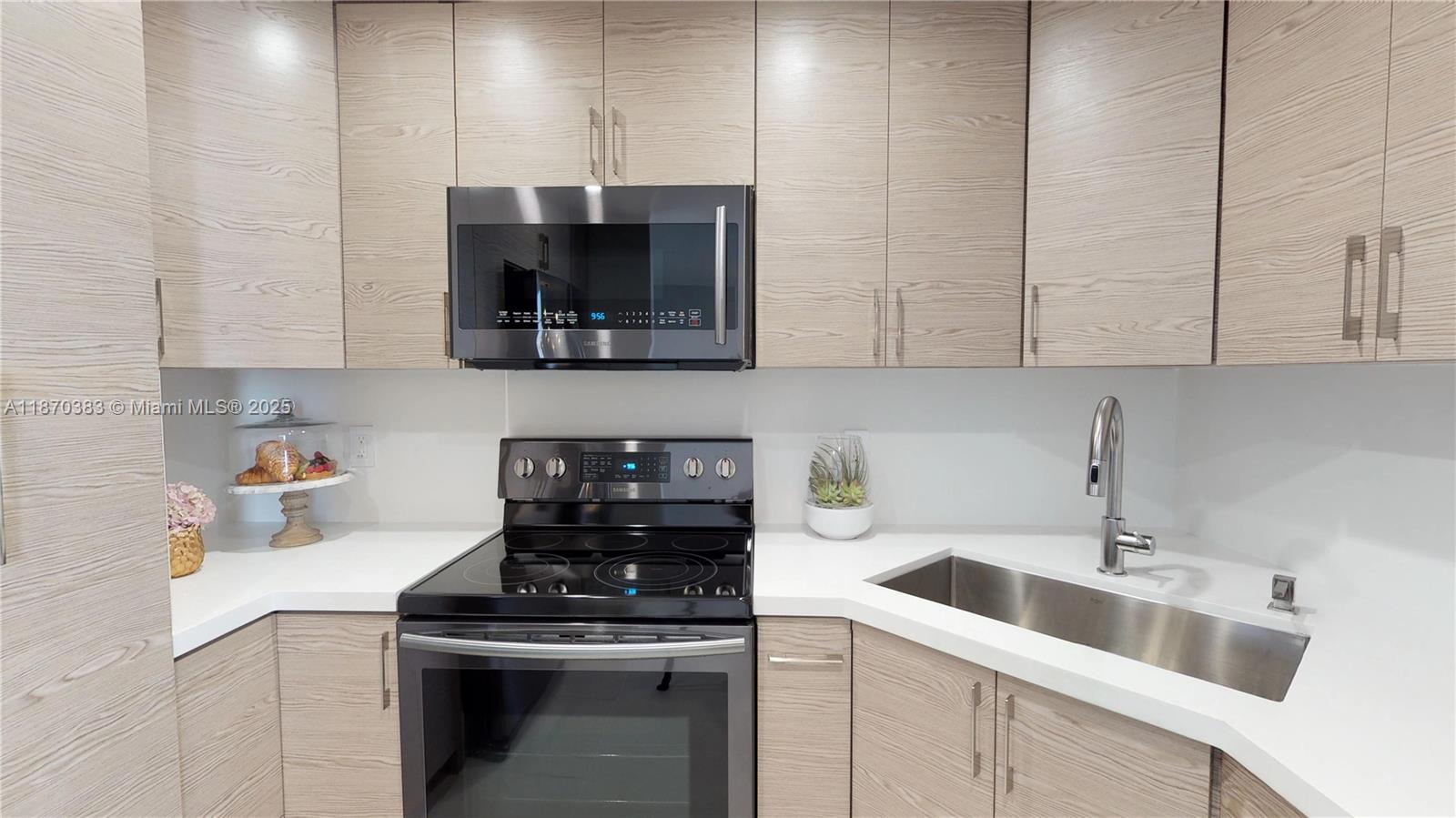 5601 Collins Ave # 1225