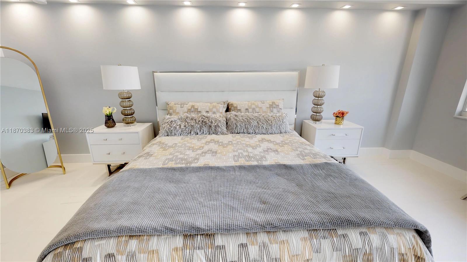 5601 Collins Ave # 1225