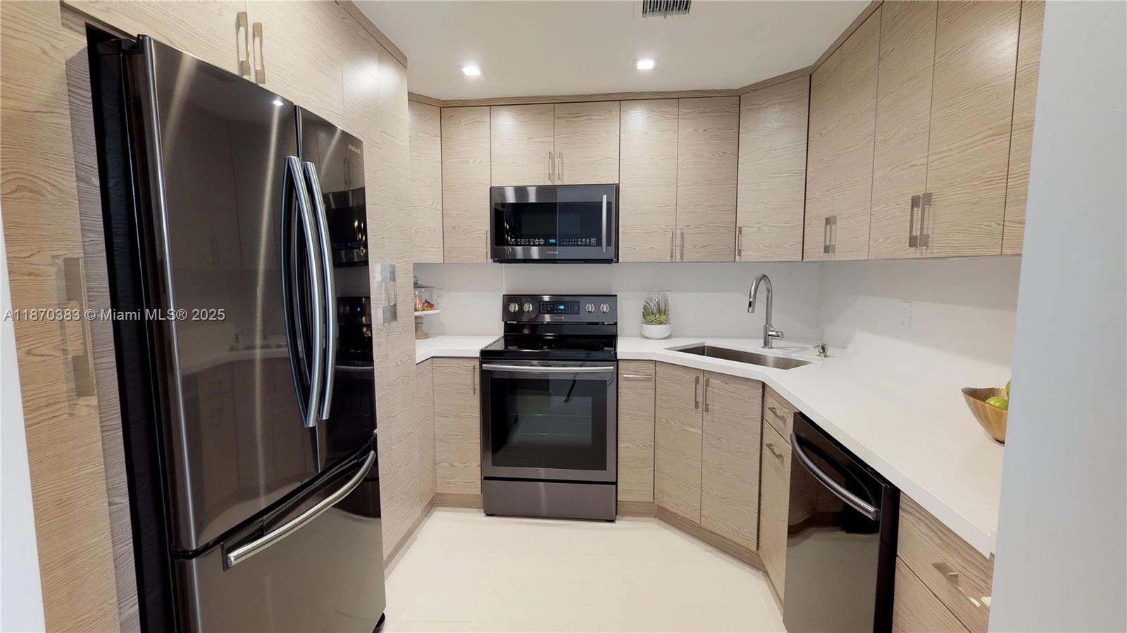 5601 Collins Ave # 1225