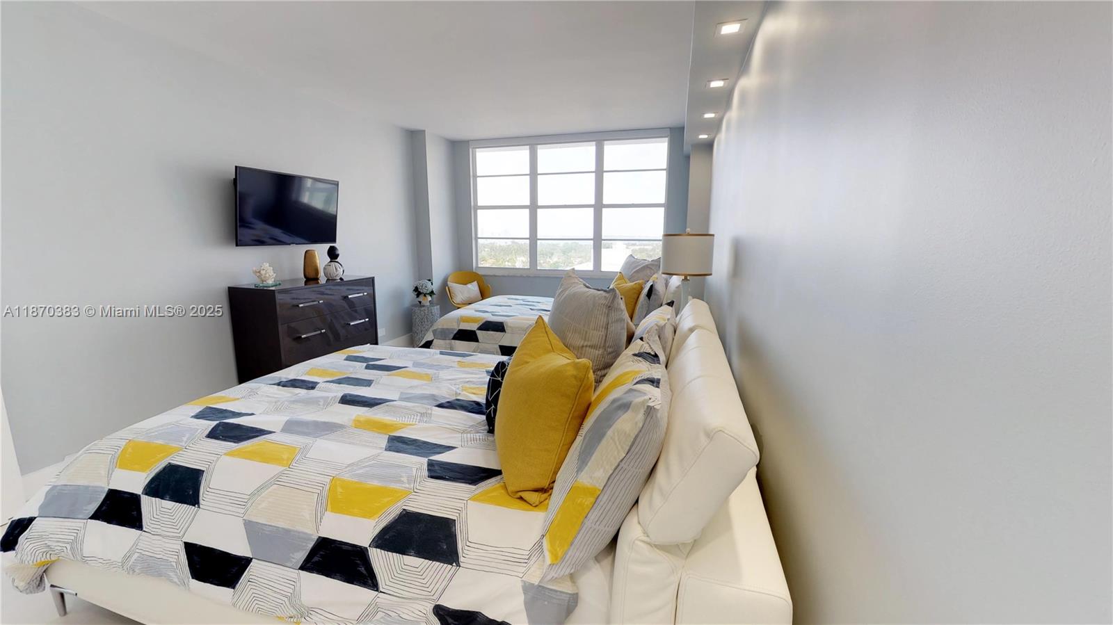 5601 Collins Ave # 1225