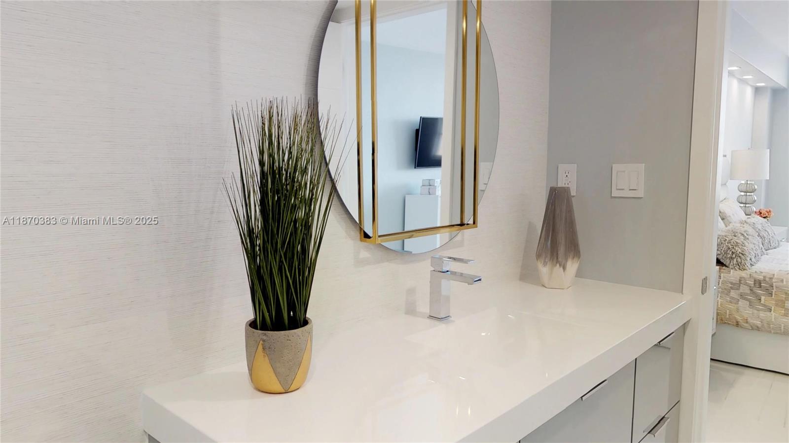 5601 Collins Ave # 1225