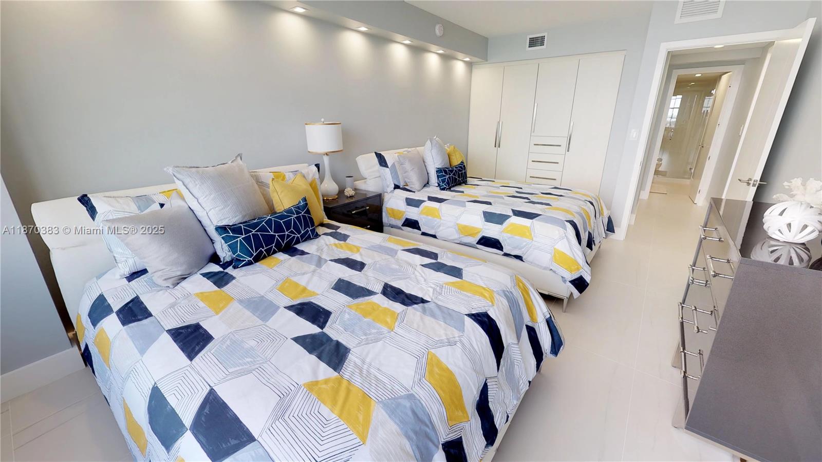 5601 Collins Ave # 1225