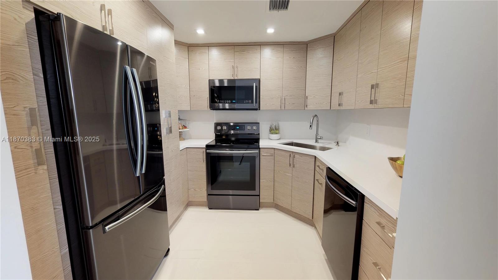 5601 Collins Ave # 1225