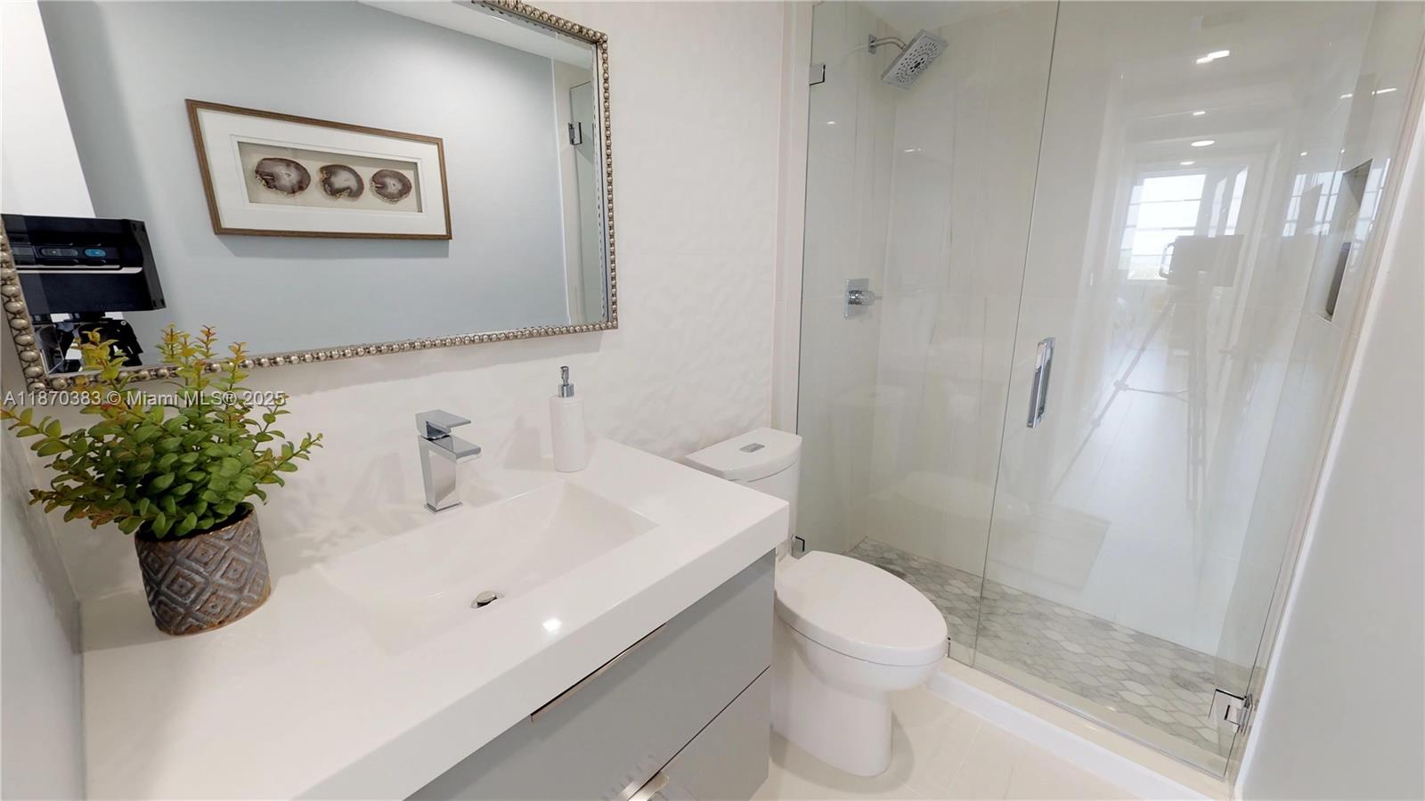 5601 Collins Ave # 1225