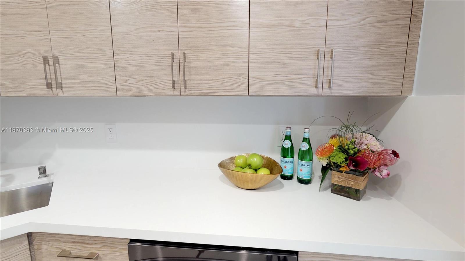 5601 Collins Ave # 1225