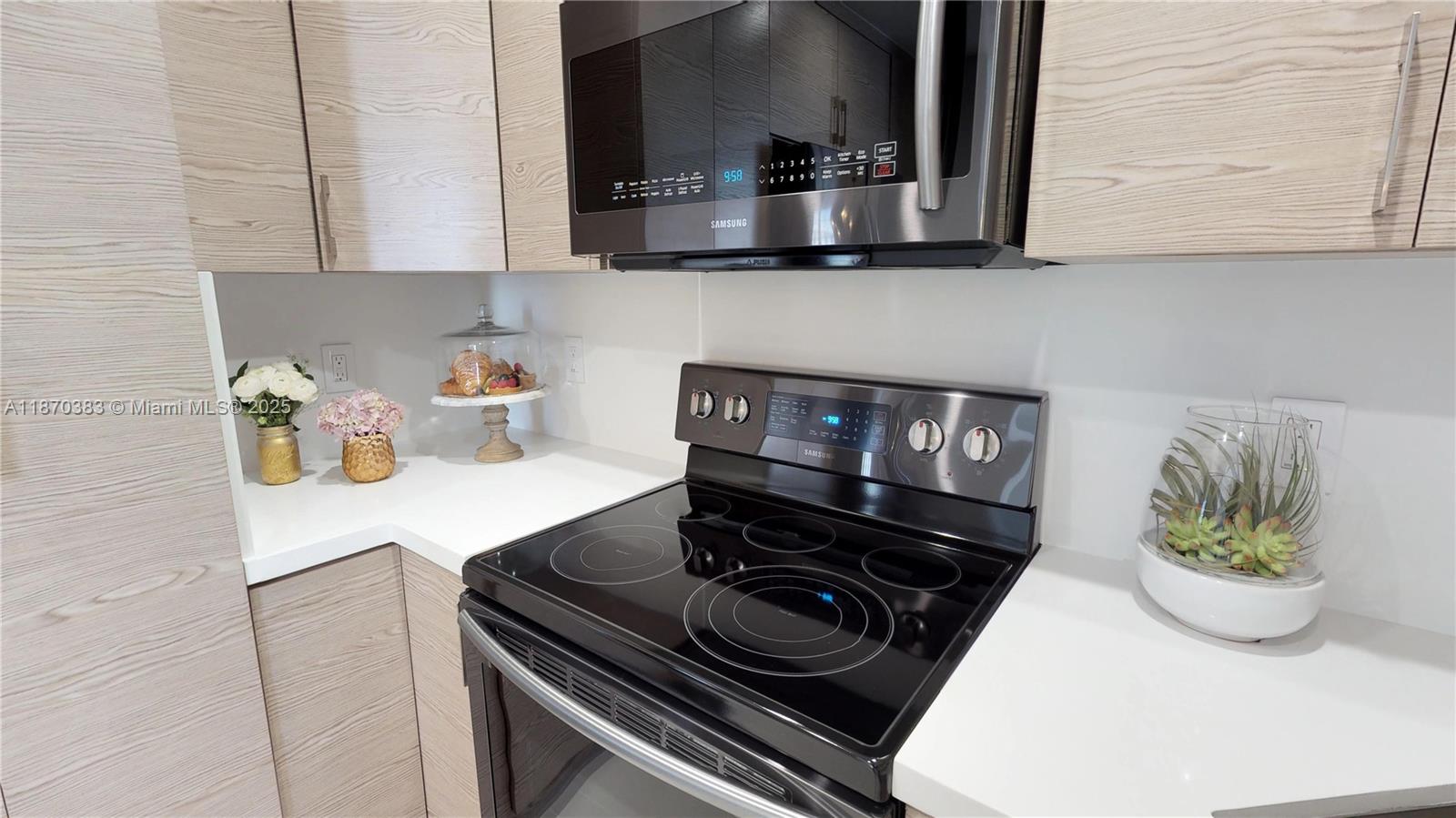 5601 Collins Ave # 1225