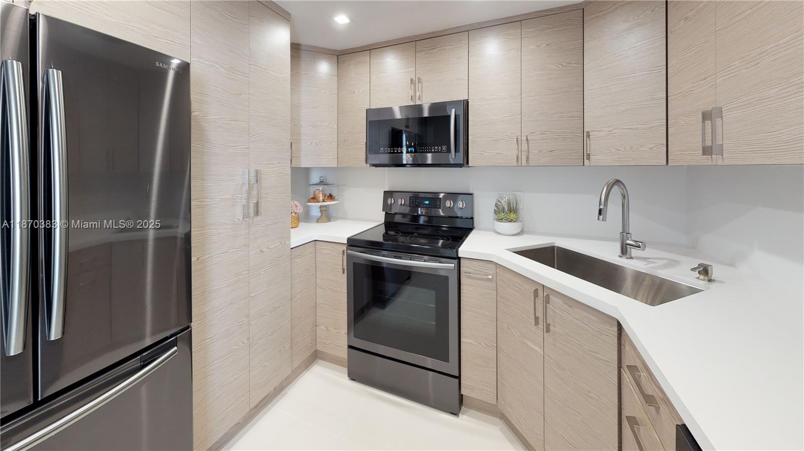 5601 Collins Ave # 1225