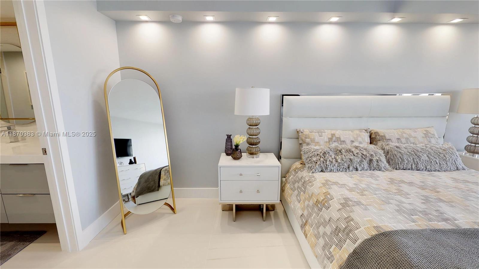 5601 Collins Ave # 1225