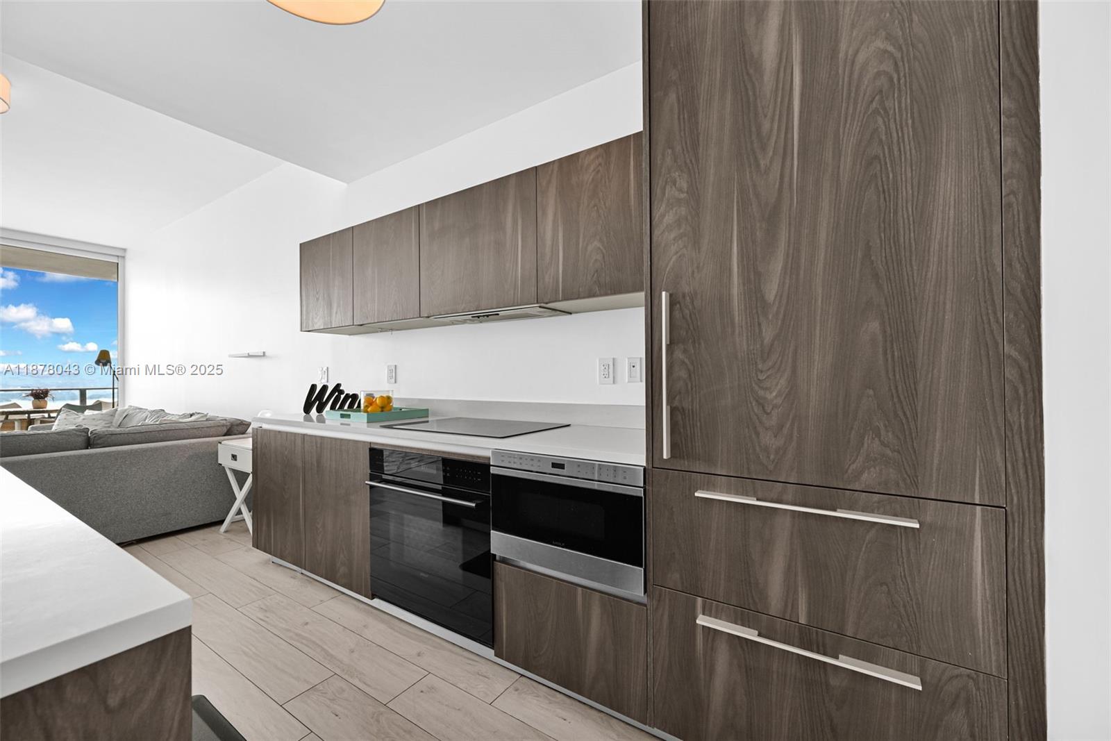 480 NE 31st St # 3806