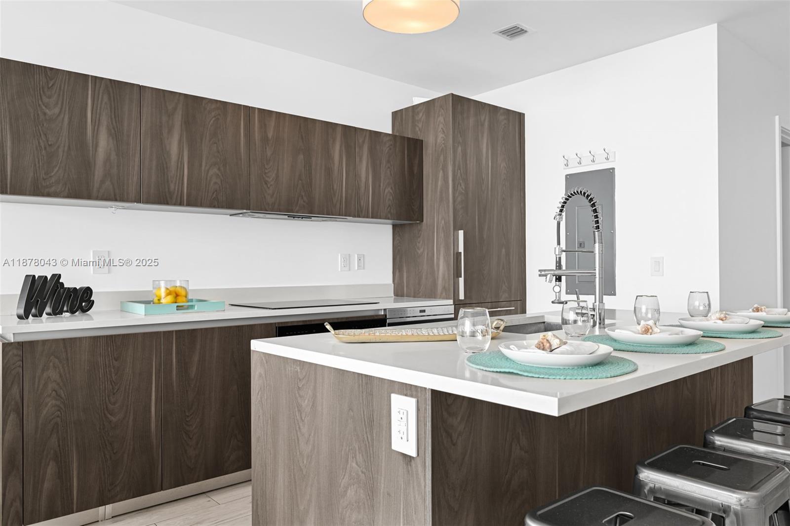 480 NE 31st St # 3806