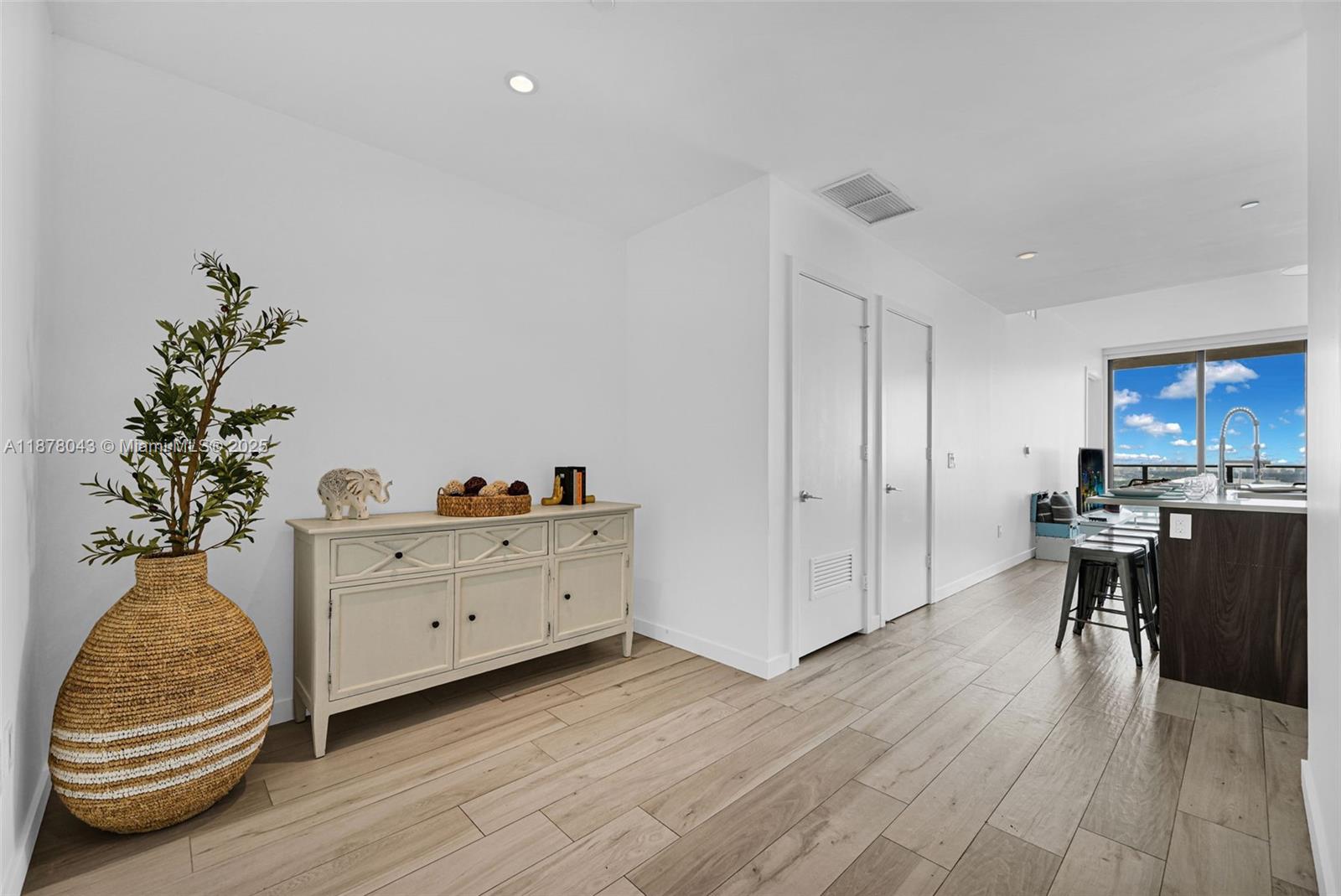 480 NE 31st St # 3806