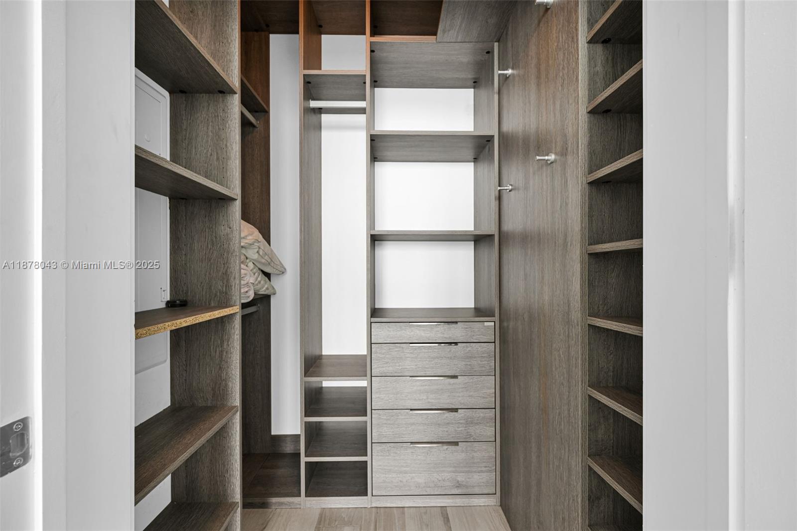 480 NE 31st St # 3806