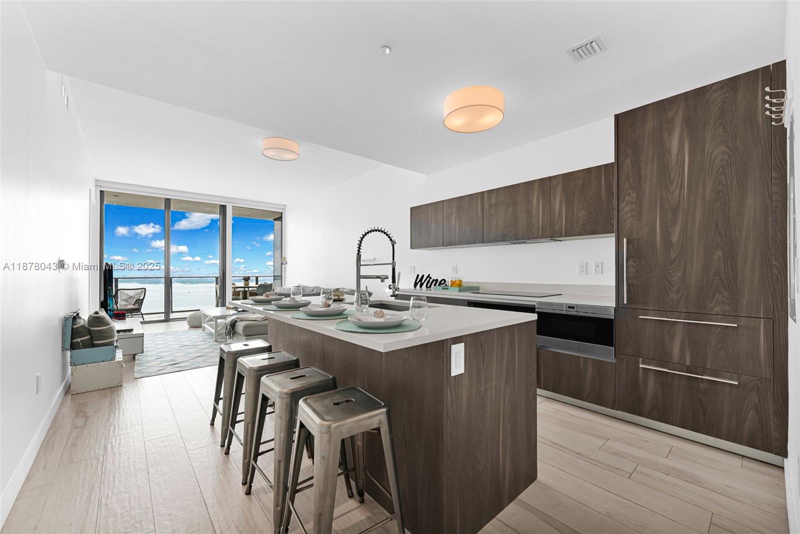 480 NE 31st St # 3806