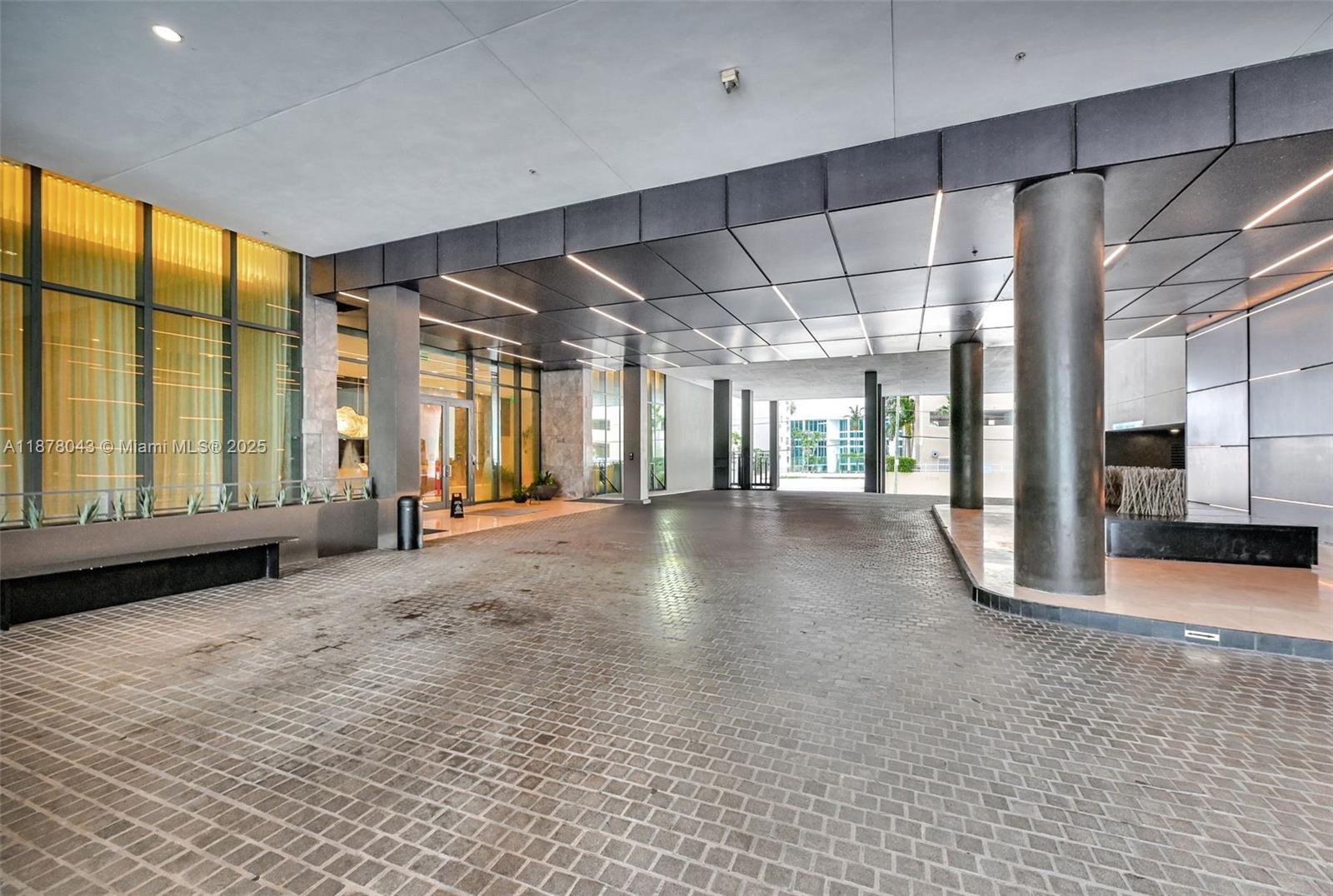 480 NE 31st St # 3806