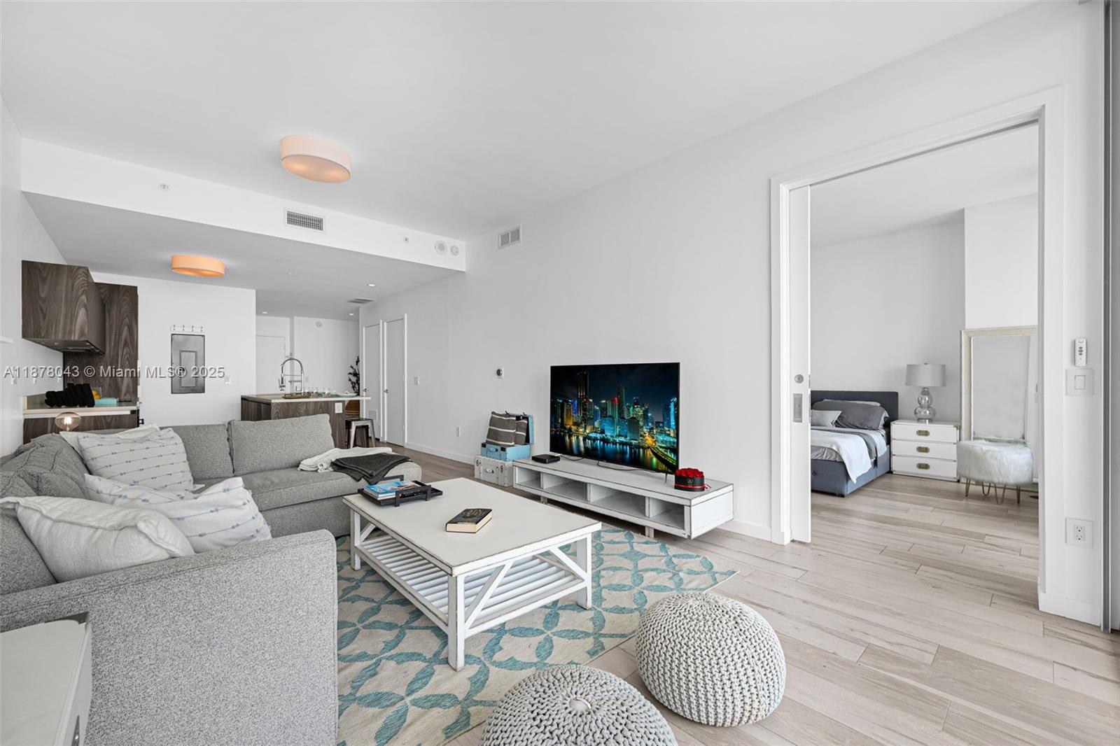 480 NE 31st St # 3806