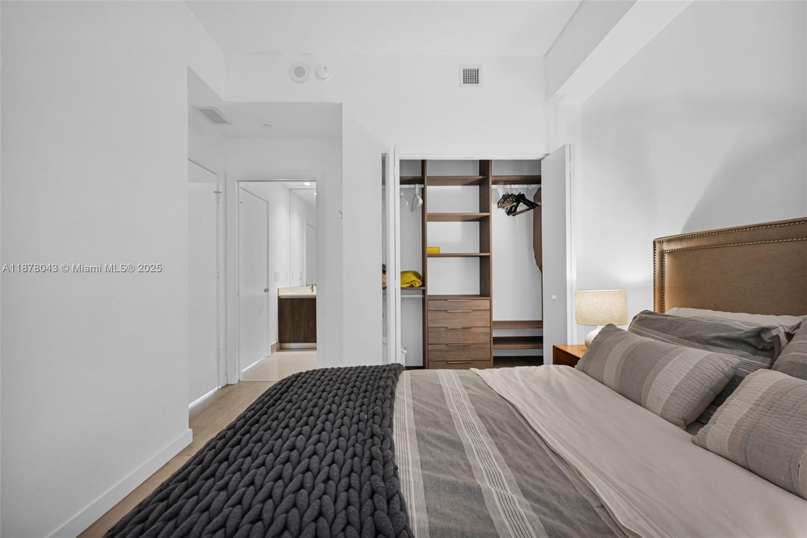 480 NE 31st St # 3806