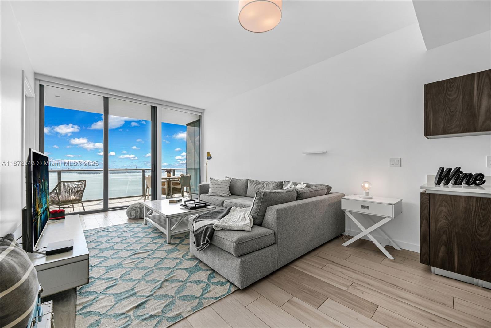 480 NE 31st St # 3806