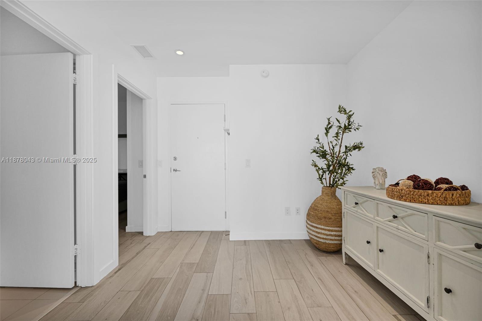 480 NE 31st St # 3806