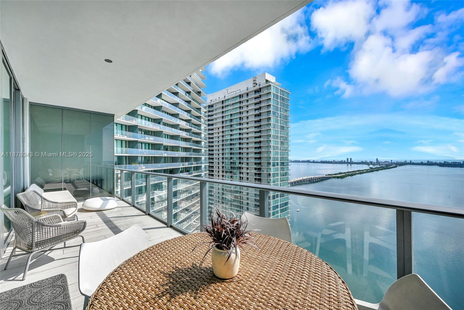 480 NE 31st St # 3806