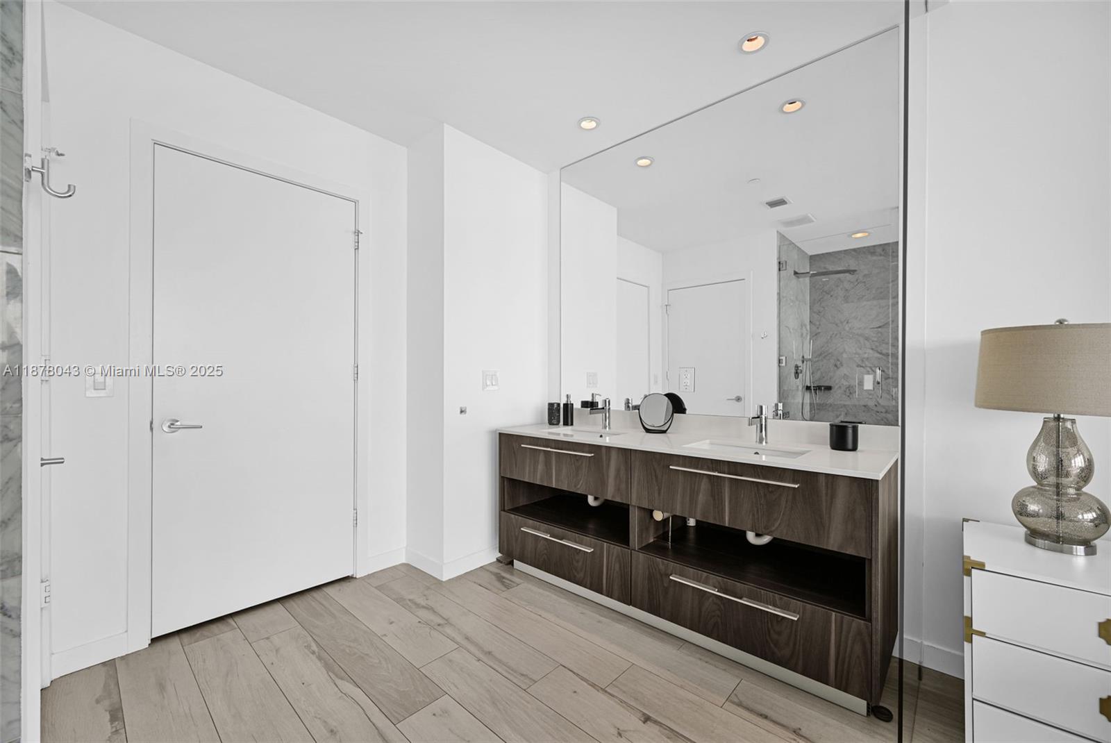 480 NE 31st St # 3806