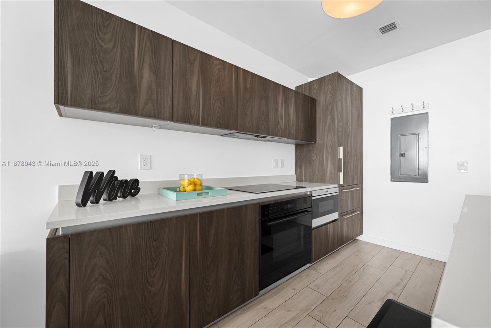 480 NE 31st St # 3806