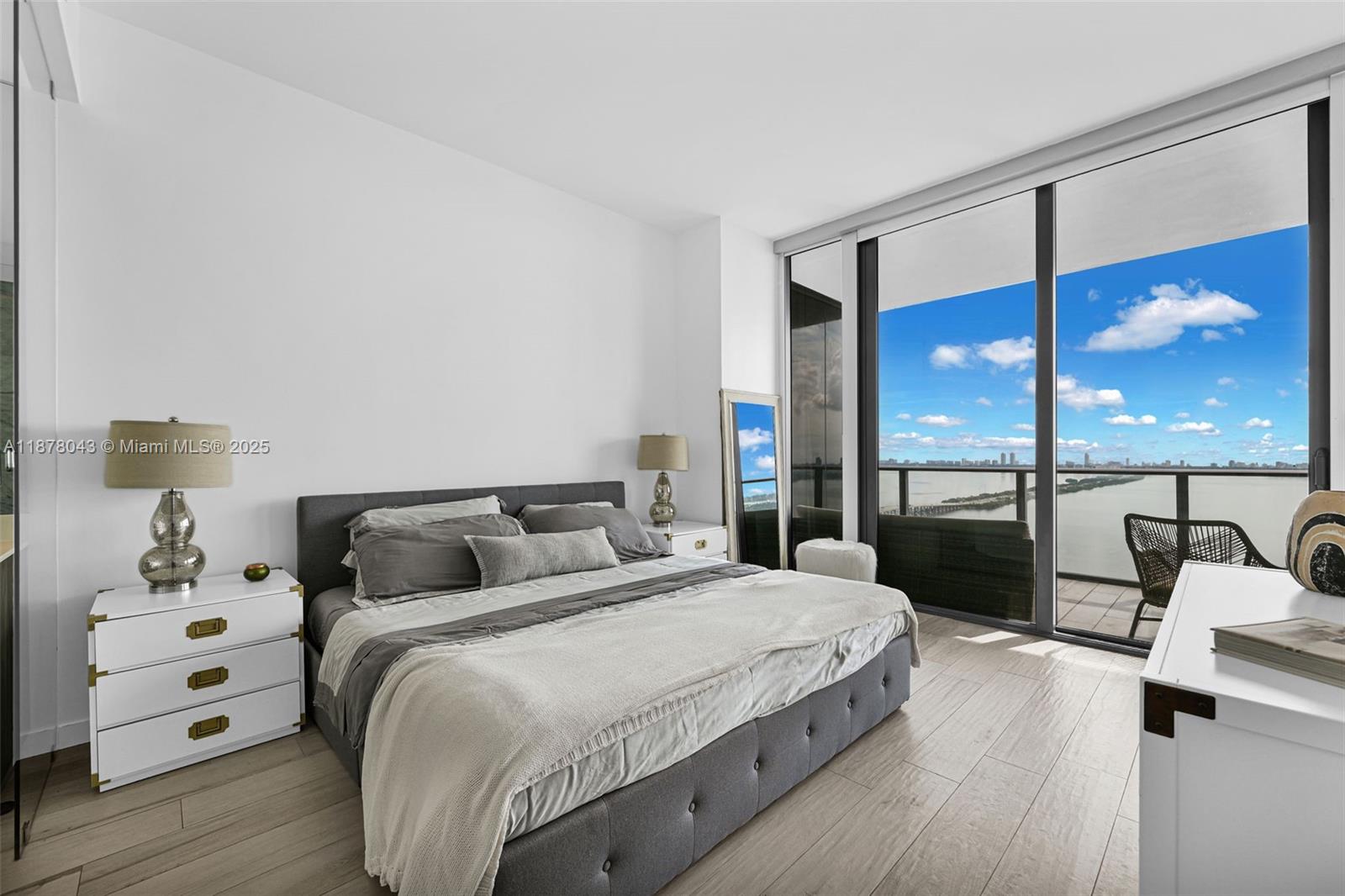 480 NE 31st St # 3806