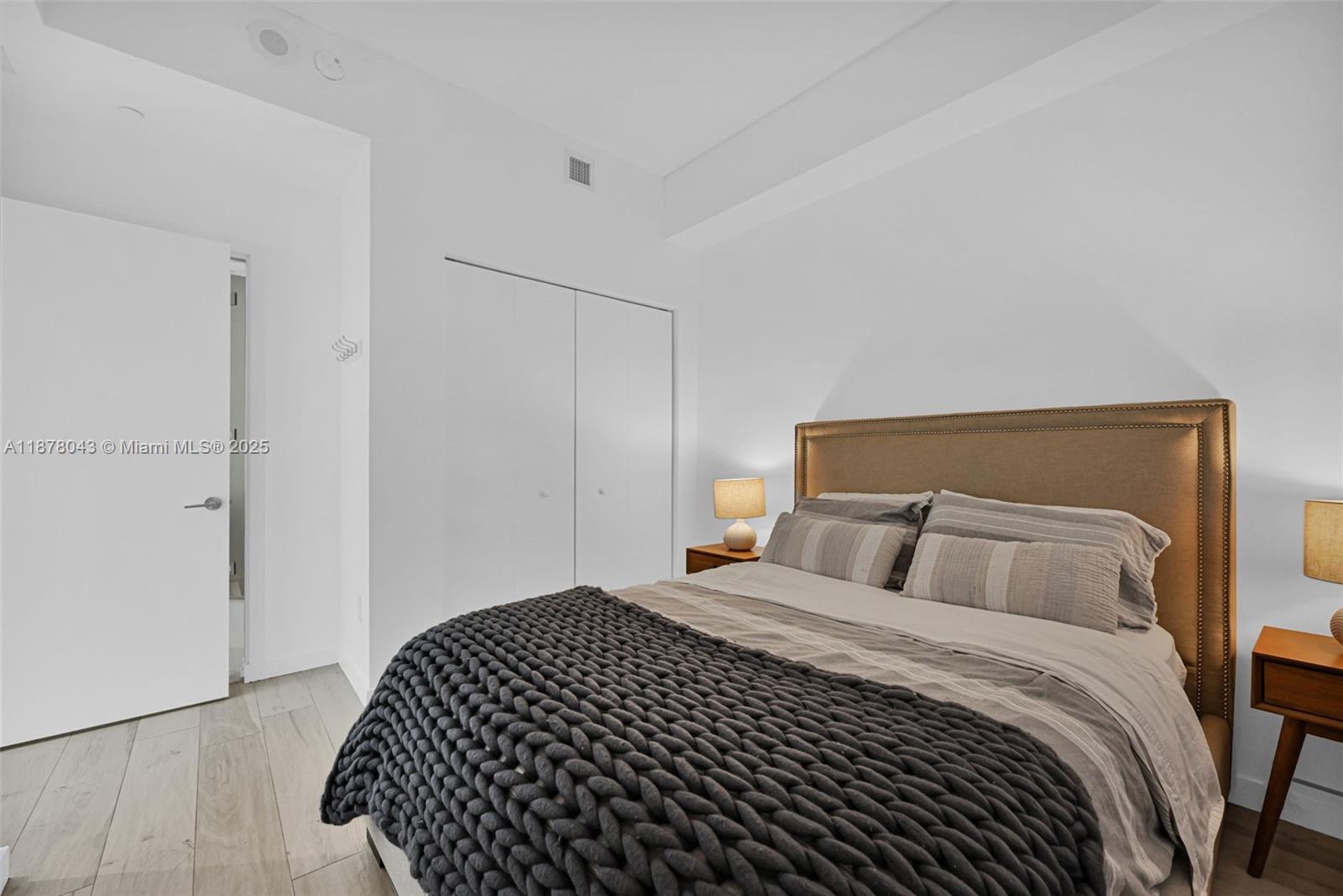 480 NE 31st St # 3806