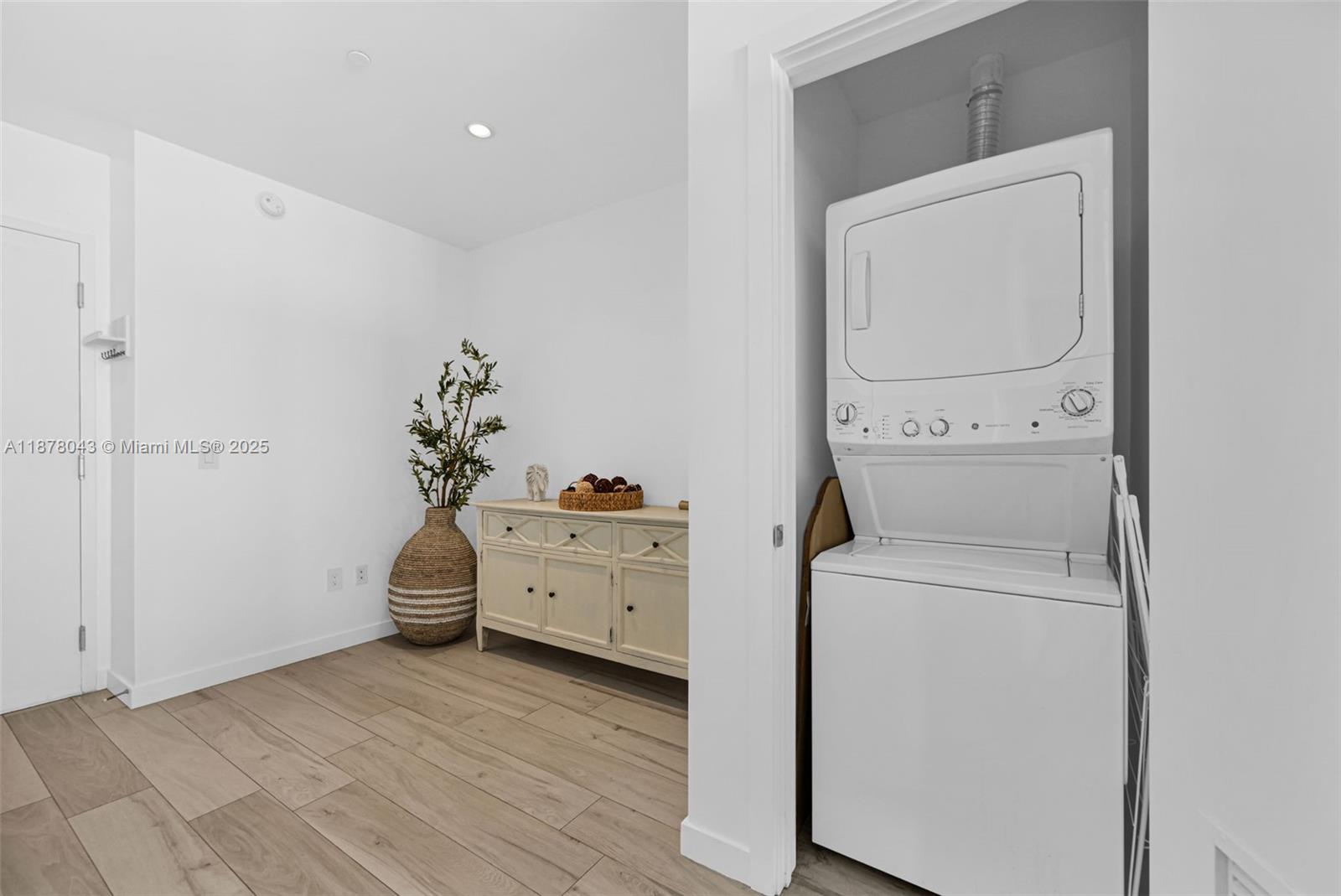 480 NE 31st St # 3806