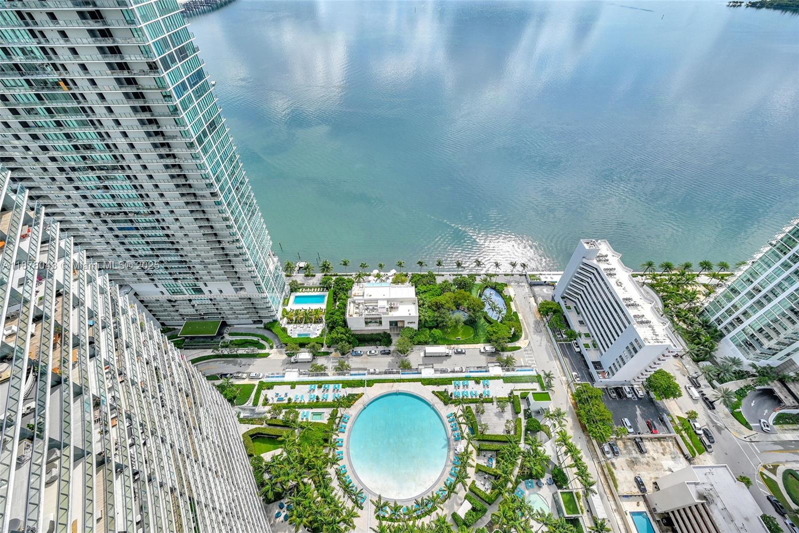 480 NE 31st St # 3806