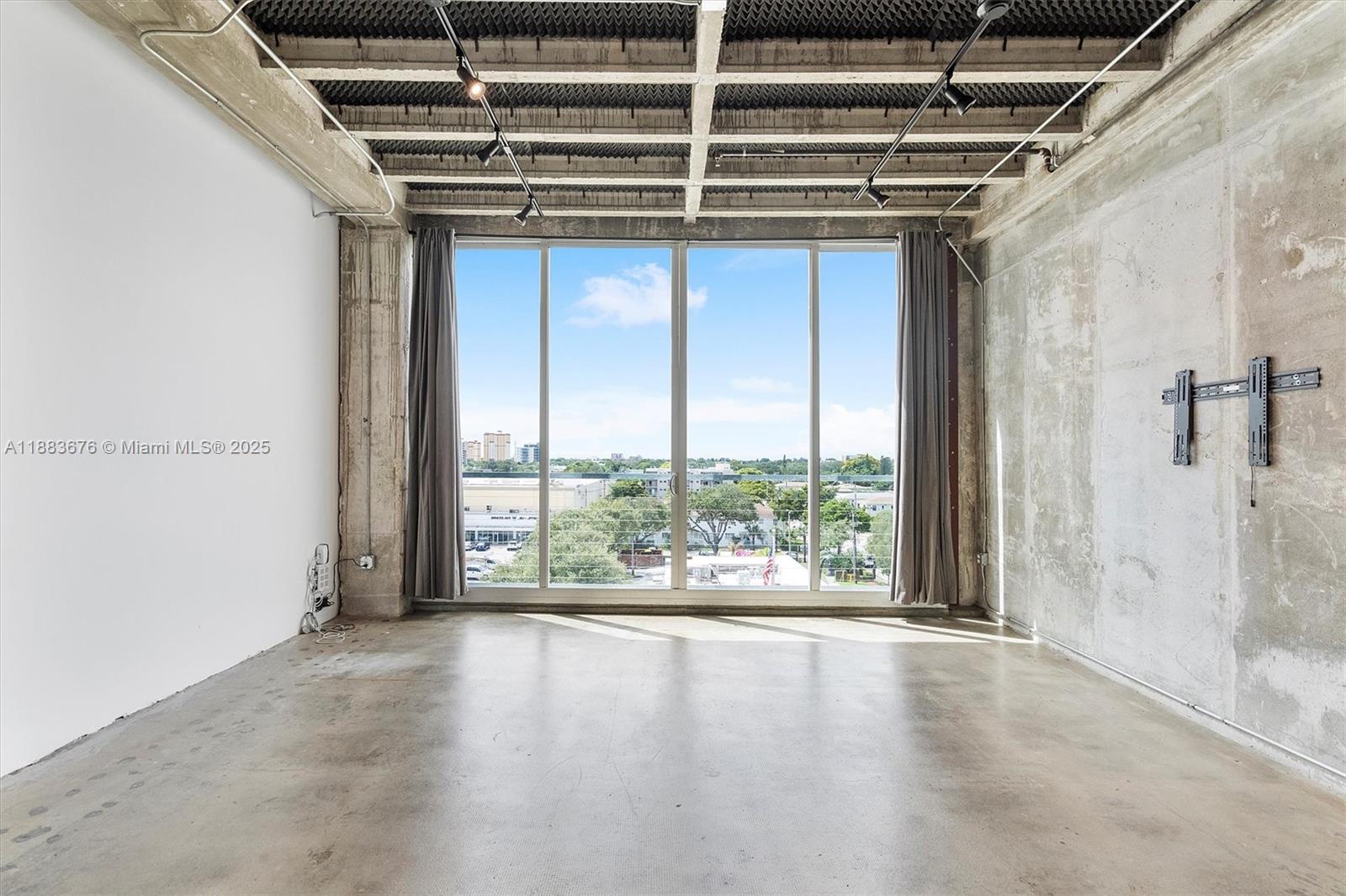 8101 Biscayne Blvd # 515 Unit: R-515