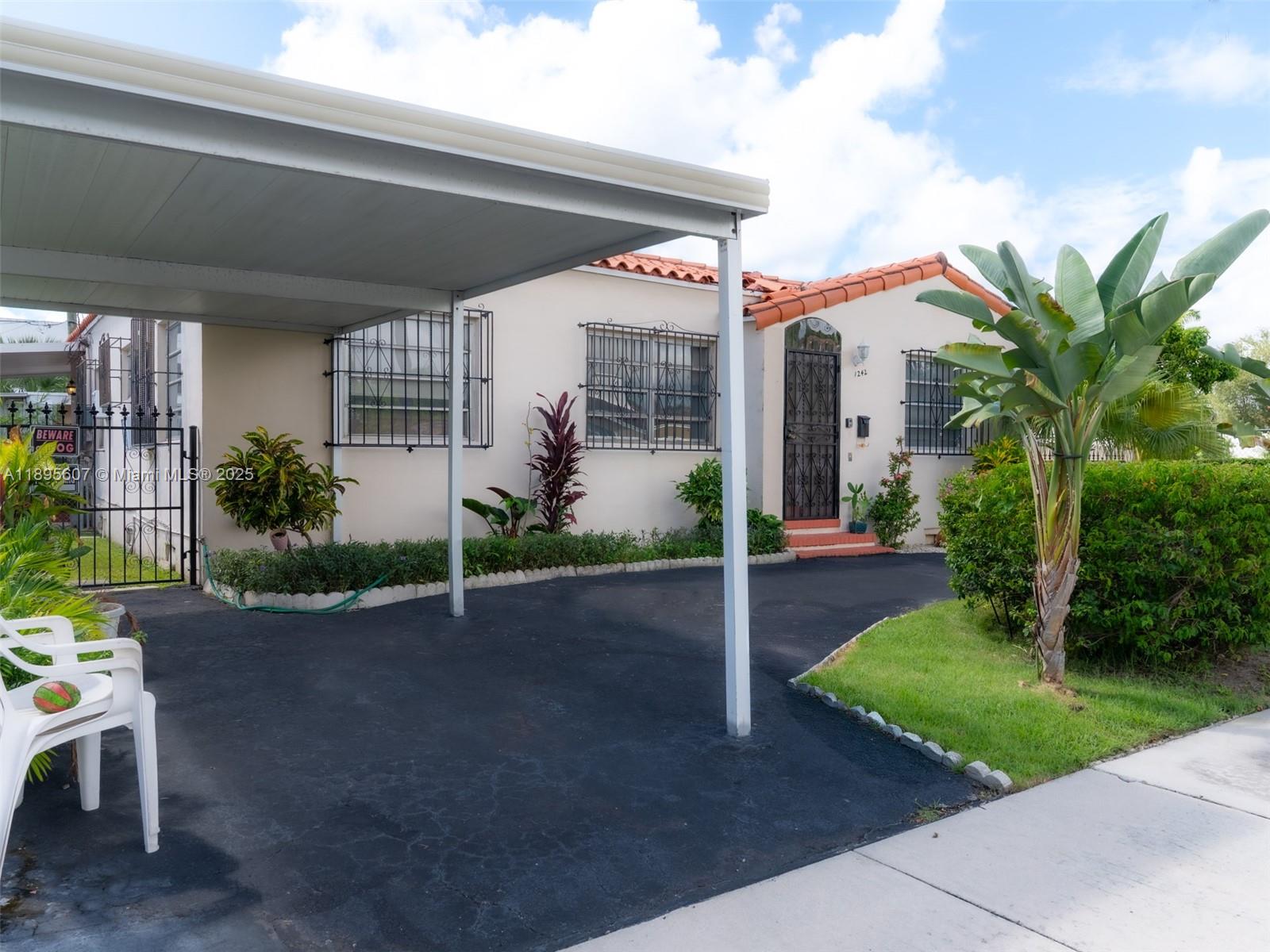 1242 SW 21st Ter