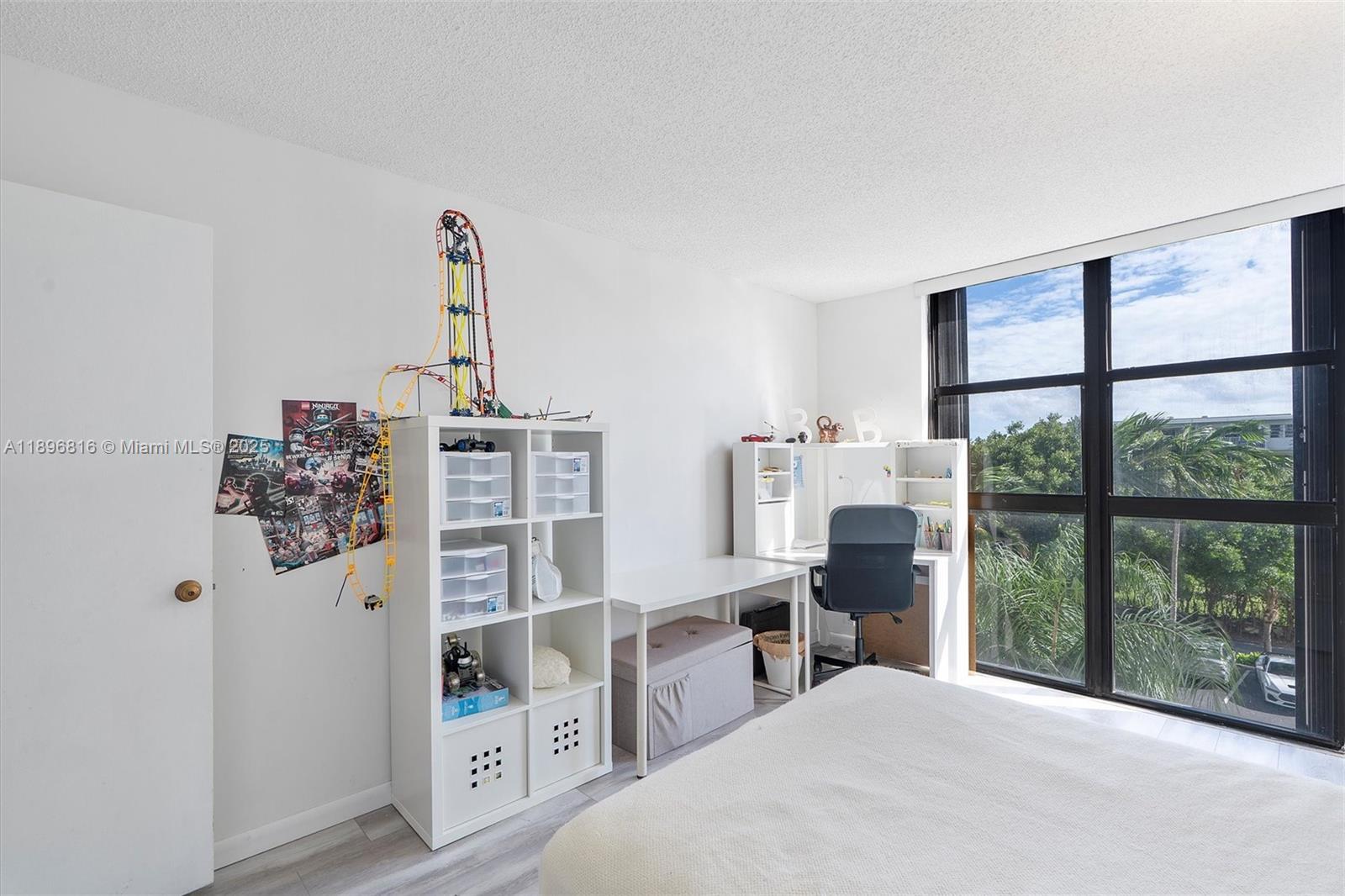 4000 Towerside Ter # 402, Miami Unit: 402