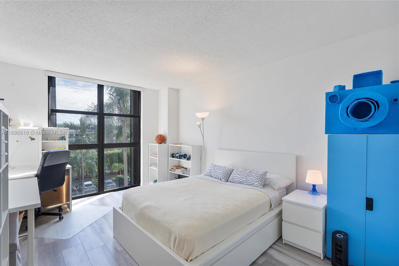 4000 Towerside Ter # 402, Miami Unit: 402