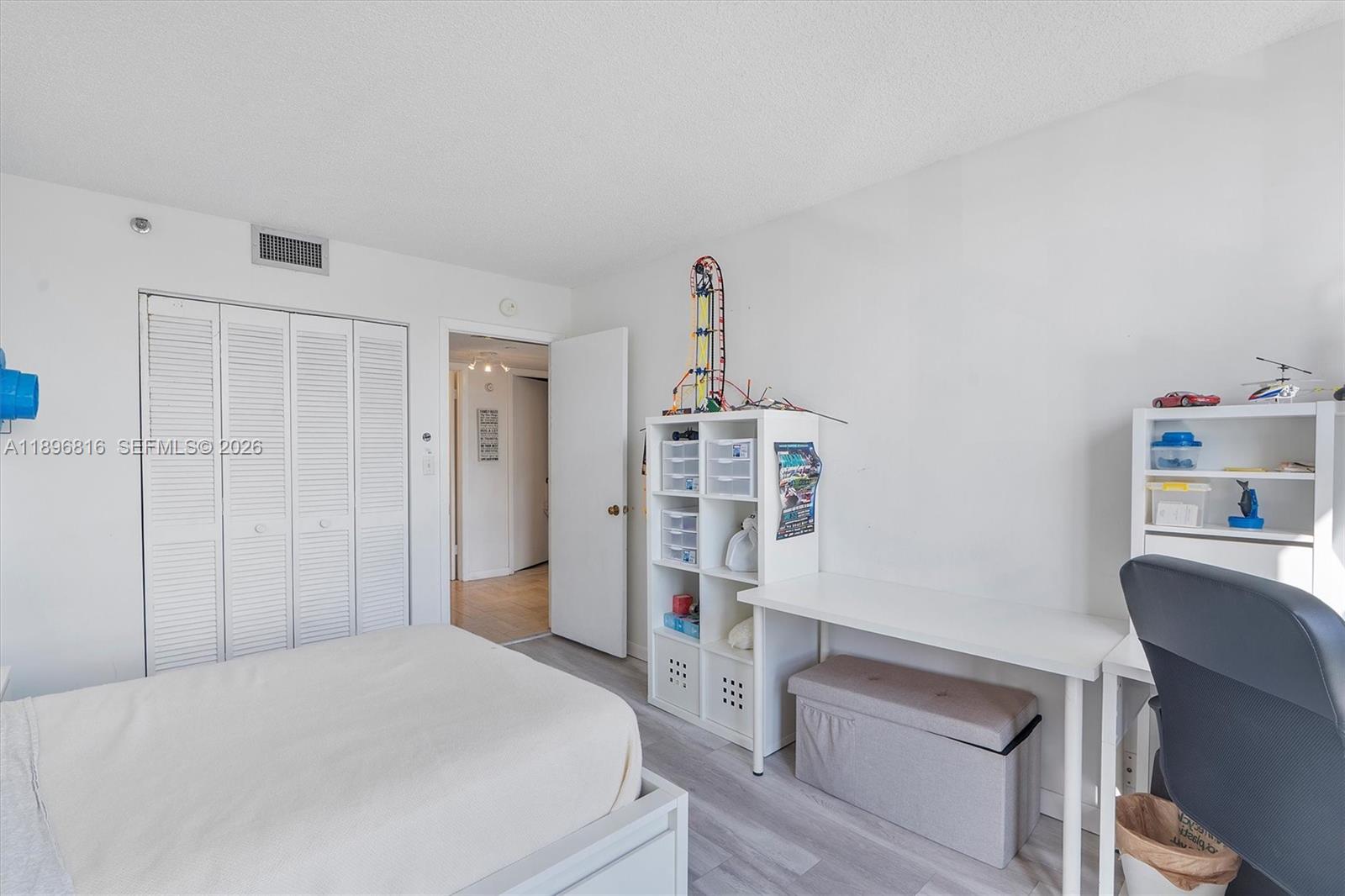 4000 Towerside Ter # 402, Miami Unit: 402