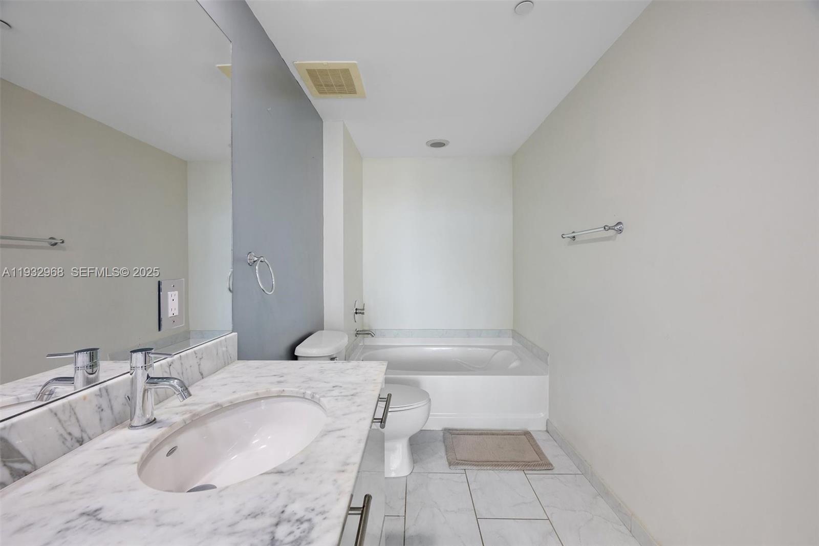 951 Brickell Ave # 1806